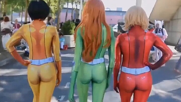 Cosplay trong mắt anh chàng ở nhà vs Cosplay của các cao thủ vs Cosplay của chính bạn