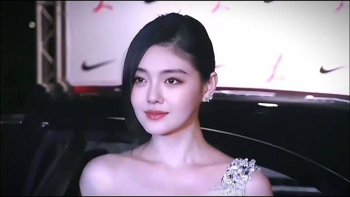 ต้าซื่อ: แค่เรียนมัธยมปลายปีแรกก็พาพี่สาวบุกเบิกวงการบันเทิงแล้ว