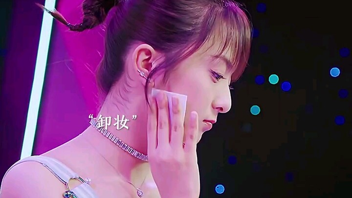 女孩卸妆，脸上有疤 原来是男主小时候误伤。