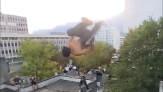 Đám đông phát điên