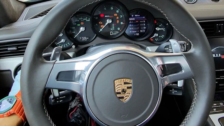 ฉันกังวลว่าเธอจะหงุดหงิดอีก ไหนๆ เช้าก็พอมีเวลาหน่อย ก็เลยพาเธอไปทานข้าว แล้วเดินเล่นตามถนนกันสักหน่