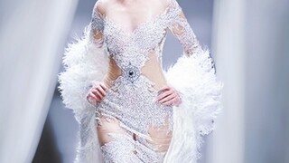 ความจริงแล้วฉันค่อนข้างชอบกระโปรงรัดสะโพกนะ