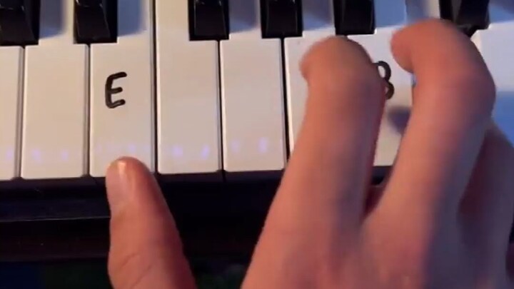 A music blogger overseas has launched a “30-Second Piano Crash Course” series! You can quickly nail 