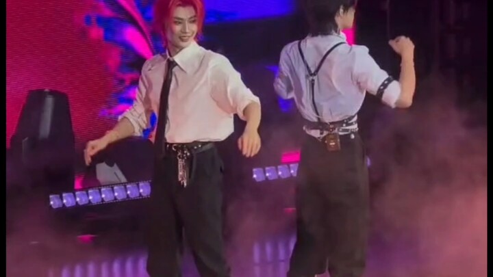 Điệu nhảy này khiến tôi không nhịn được cười rồi!