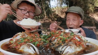 Kepala Ikan Dengan Cincang Lada yang Enak