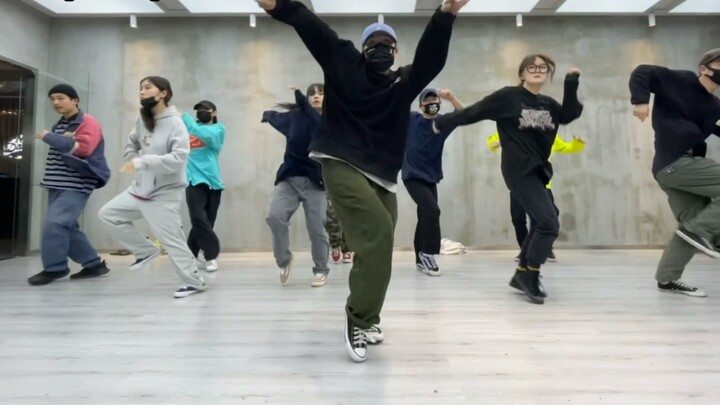 Câu hỏi ở đây là: bạn nghĩ phần khó nhất của khiêu vũ là luyện tập những điều cơ bản hay lắng nghe b