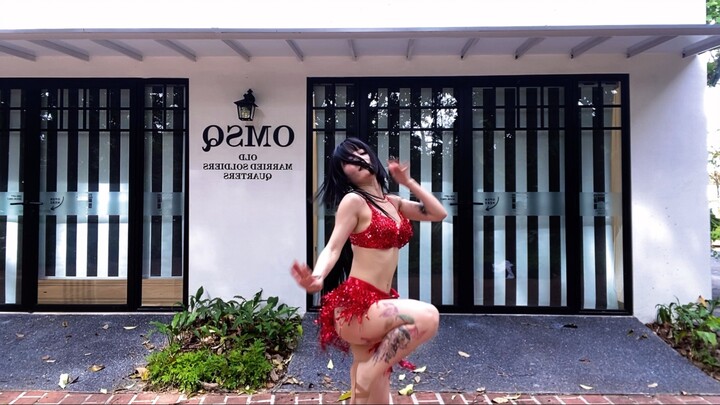 ทุกปี การเต้นรำคริสต์มาสจะเรียบง่าย แต่เต้นอย่างมีความสุข