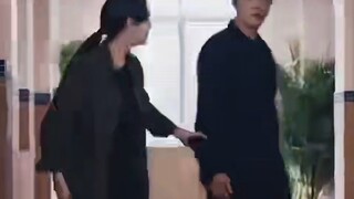 Không chọc, không chọc, sự cạnh tranh của Địch Lệ Nhiệt Ba Kim Thế Gia rất tự nhiên, các anh chị tiề