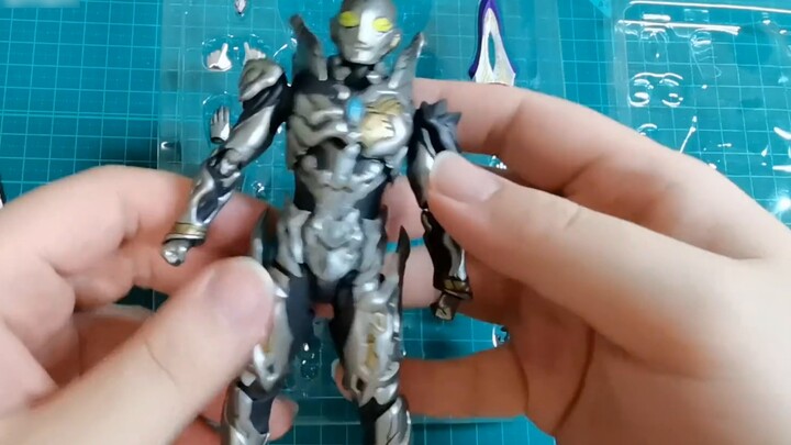 SHF Dark Triga Simple Unboxing