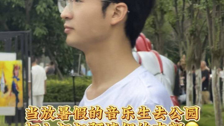 Music Students in the Park Secretly Join the Aunts and Uncles’ Chill Vibes During Summer Vacation