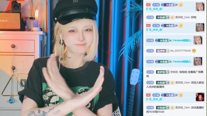 刚开播，然后不知道哪里来的流量，啥也没准备的我赶紧放了个《忘情森巴舞》来了个椅子老年迪斯科，然后就咕蛹着咕蛹着在线人数到了100+[无语]怪不好意思的[害羞]