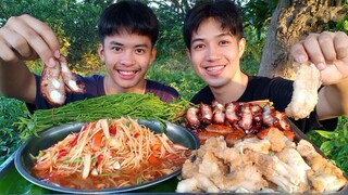 ส้มตำรสแซ่บ กินกับซี่โครงหมูย่าง ไข่หมึกทอดหอมๆมาอร่อยไปด้วยกันนะครับ.