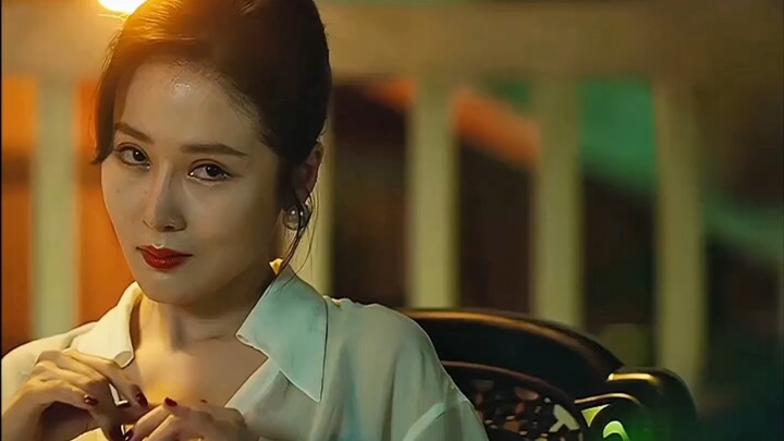 Sister Zha recommends Thirteen to be the team leader and keeps flirting with him.
