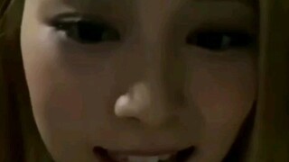 twice tzuyu vlive singing Pop by Nayeon