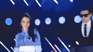 只是一个救场舞蹈 却拿下了2000w的播放量 给小小的老子迷死了 结尾有彩蛋哦