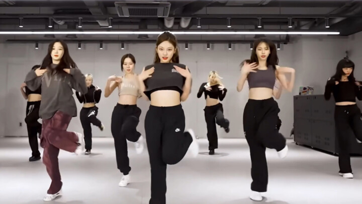 Ningning’s wave is seriously stunning—this clip deserves multiple rewatches; it’s just made for her!