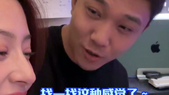 Con trai: Con không có bố!