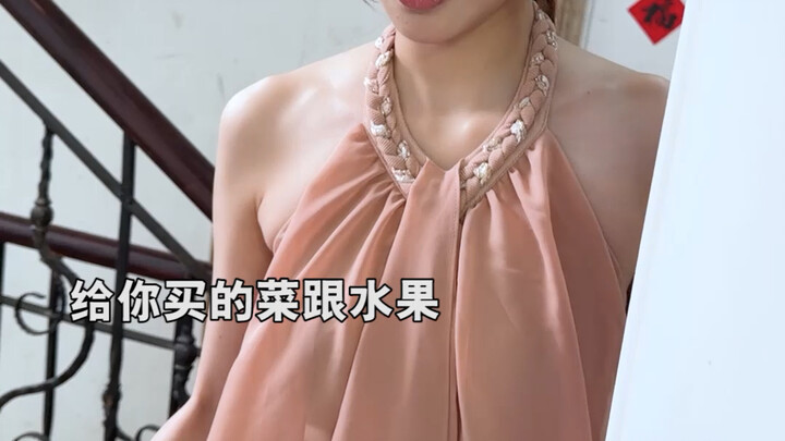 Bạn gái đến nhà mình rồi.