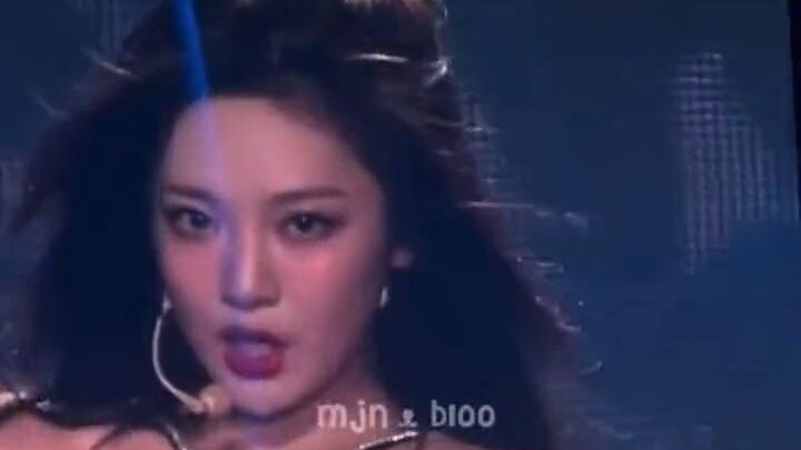 Ningning in unstoppable, mesmerizing form – Bangkok concert, side-angle straight shot of “WAKE UP”