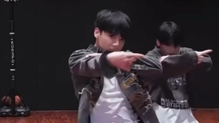 [Jungkook] "You can tell he's the maknae~" | Chasing That Feeling & ditto