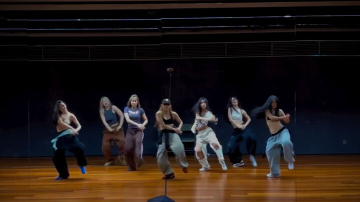 Koreografi oleh simeez