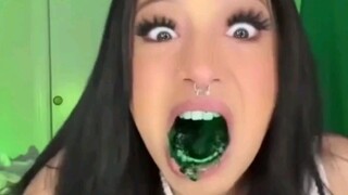 Permen mentimun acar, meliuk-liuk gelap merayap