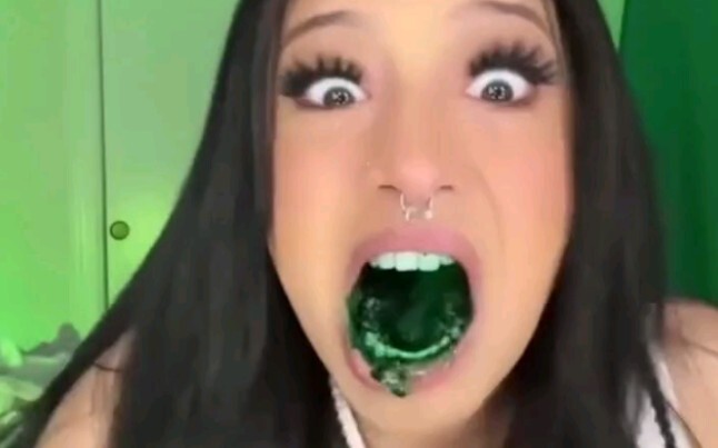 Permen mentimun acar, meliuk-liuk gelap merayap