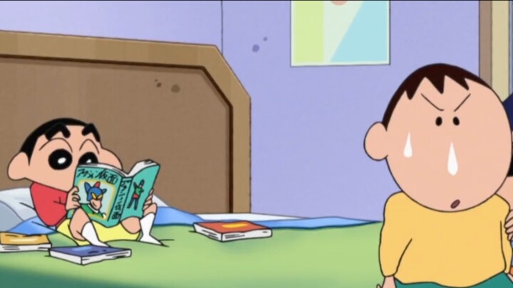 เครยอนชินจัง: คาซามะถูกเข้าใจผิดและรีบหลบซ่อนตัว หลังจากที่นินิบอกความจริง เธอก็ถูกเยาะเย้ยอย่างโหดร