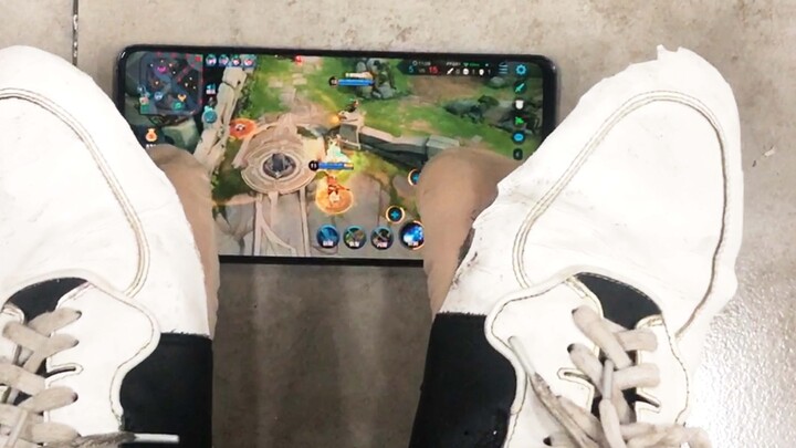 [Art Teacher Driven Insane] Turns out Yao really isn’t meant to be played with your hands?? Woof!