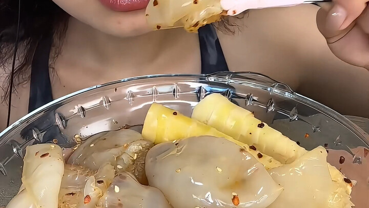 Sứa hoa Hoa! Sứa con nguyên con giòn rụm!
