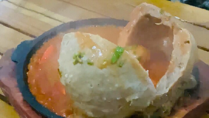 Makan bakso lava di bakso Gatel