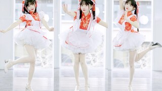 小女仆祝你新年快乐（咦她的腿在发光耶