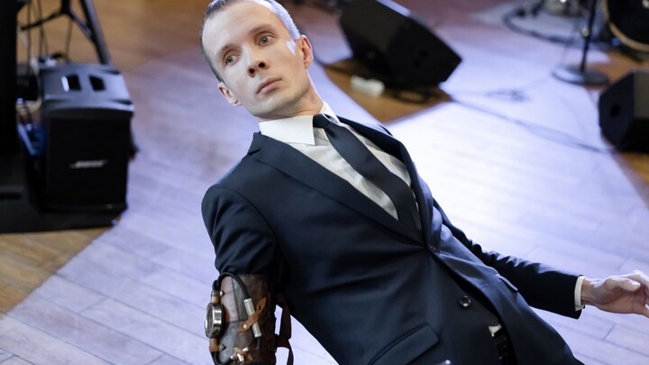 The oppressive feeling coming from the Russian-made dancing robot!