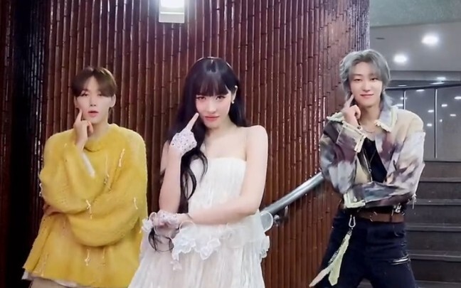 Dễ thương quá! Thách thức stranger ngoài đội của Xu Minghao & Sunmi sau một năm!