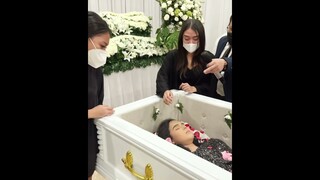 SELAMAT JALAN LAURA 😭