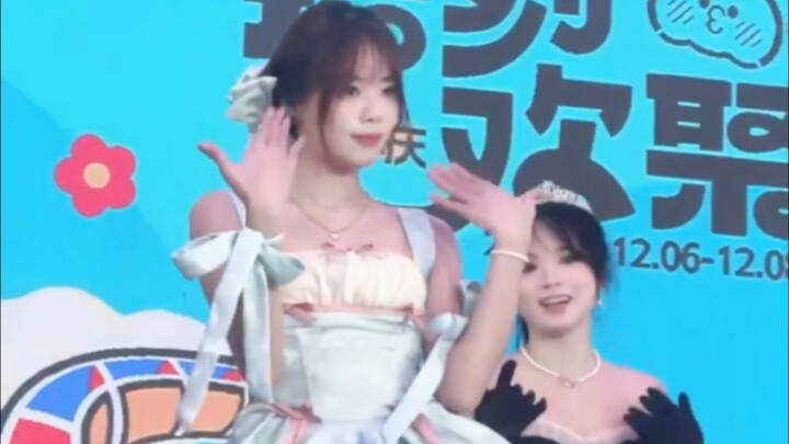 ขอความรักและความเข้ากันได้ของชุดเจ้าหญิง 100% (Twice Tzuyu ก็มาด้วย)