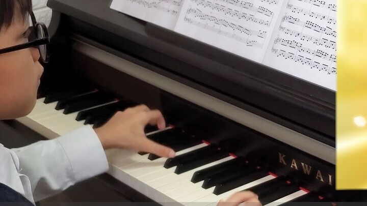 Anak yang agak mirip Arima Gongsheng memainkan lagu dari April, versi Paman A sedikit disederhanakan - Kebohongan Anda di April op-Jika bisa bersinar, berikan skor piano