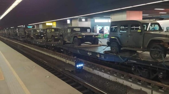 ทำไมถึงใช้รถไฟฟ้าใต้ดินขนของแบบนี้ล่ะ (เซ็งเลย)