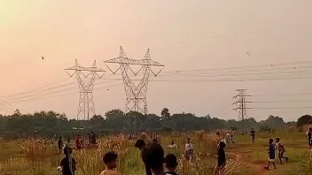 Yg dewasa ingin seperti anak kecil, dan sebalik nya yg kecil ini cepet dewasa🥺😭