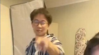 Mạc Tây livestream thể hiện tài năng vũ đạo đáng sợ! Quá bốc lửa luôn!