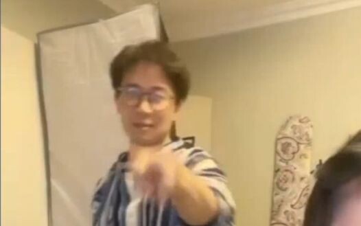 Mạc Tây livestream thể hiện tài năng vũ đạo đáng sợ! Quá bốc lửa luôn!