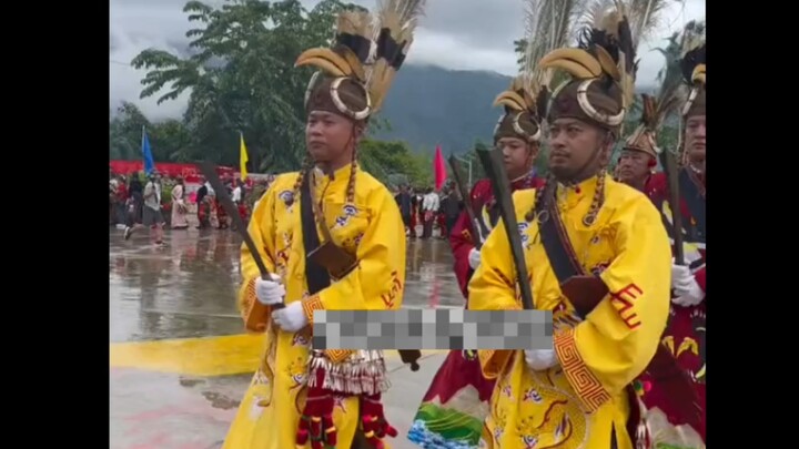 These two say they’re going to lead the Naoxong dance? Everyone, take a look: How are they doing? To