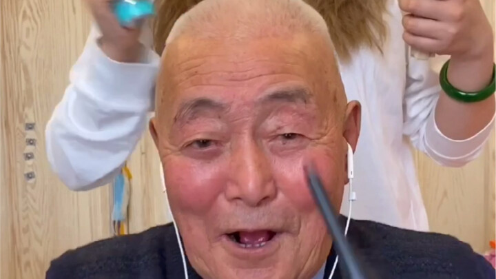 Have you ever seen what grandpa looked like with black hair? I haven’t either, hahaha! Today we’re g