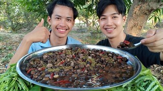 ต้มเห็ดถอบถาดใหญ่ๆ หอมกรุบกรอบหวานมากๆ กินให้อิ่มนานทีปีหนกว่าจะได้กินอีก.