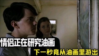 这对情侣正在研究油画，下一秒竟从画中游出