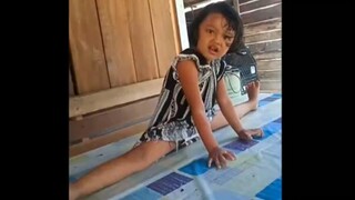 Perfect Middle Splits 😆✌️