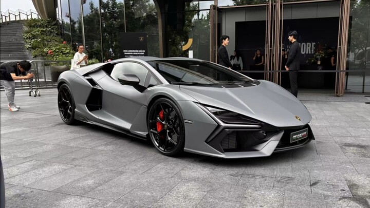 Tình cờ gặp Lamborghini Aventador mới Revuelto, nói thật là đẹp hơn ảnh khá nhiều.