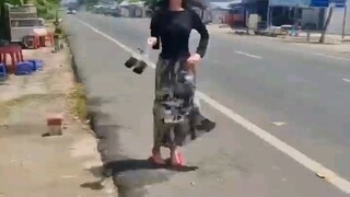 Vietnamese roadside coffee offers you a lot of emotional value