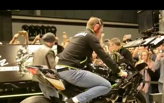 Cực kỳ tận hưởng