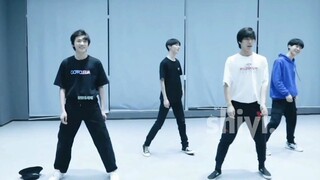 Help, I saw a group of people I didn't recognize, Zhang Ge and Ma Ge are so charming, hahahahaha, I'